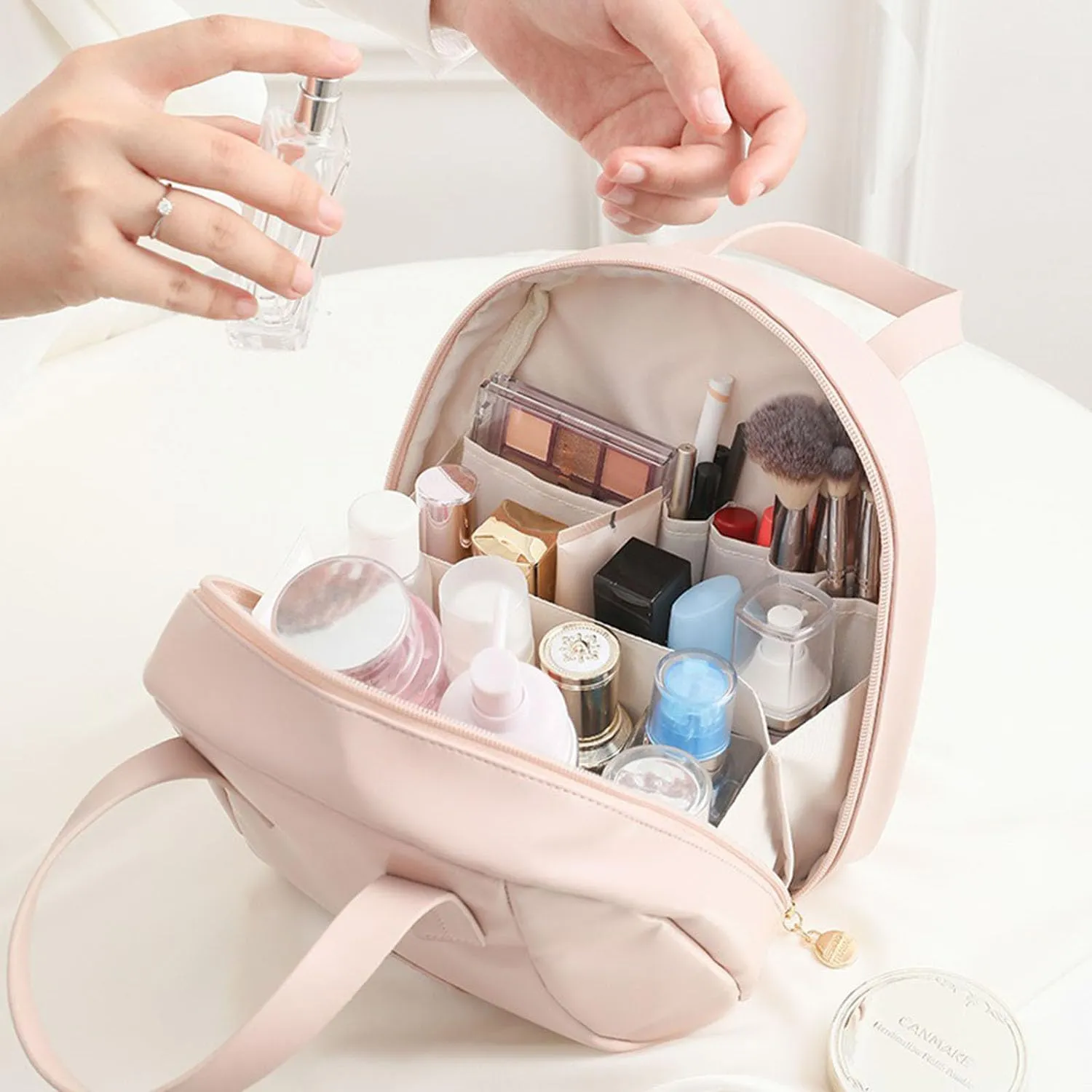 Waterproof Multi-layered Shell-Shaped Cosmetic Bag,Portable & Durable with Zipper Closure,Perfect for Gym,Beach (White)